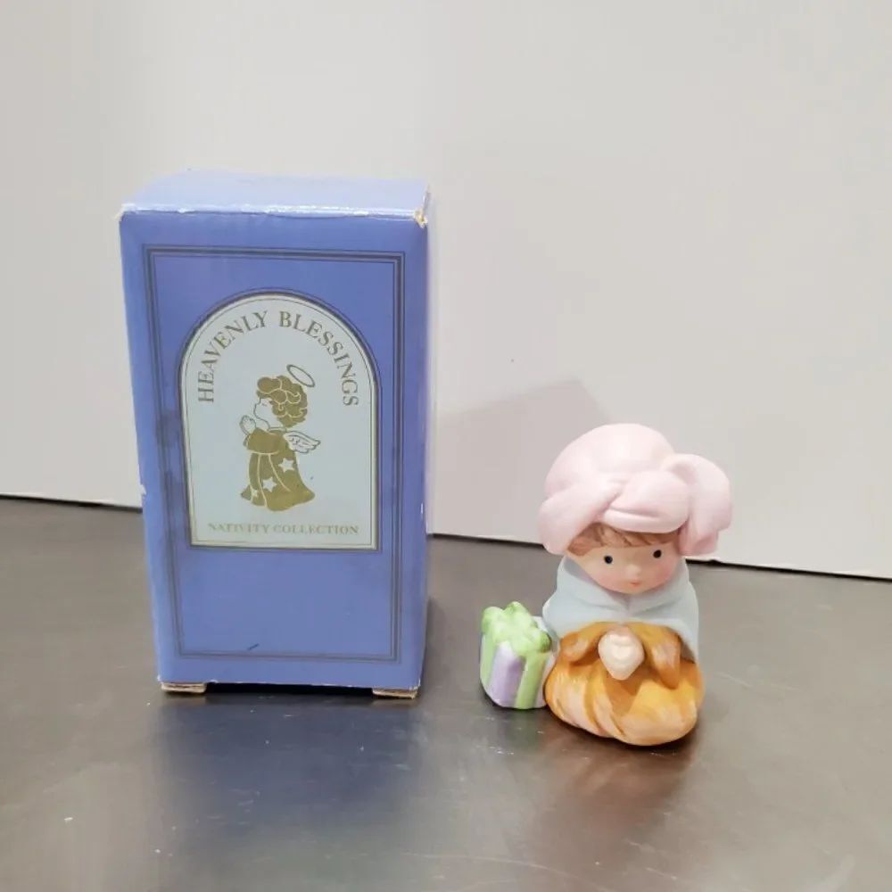 1986 Avon Heavenly Blessings Nativity Collection